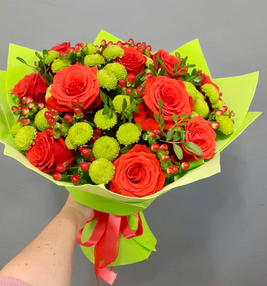 Букет цветов из: Хризантемы и Розы в Усть-Ишиме