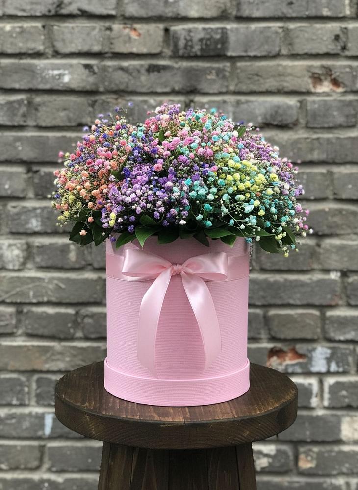 Цветочная композиция из Гипсофила и Розы в шляпной коробке в Усть-Ишиме