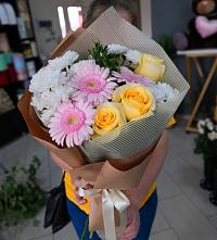 Букет цветов из:  Герберы, Розы и Хризантемы в Усть-Ишиме
