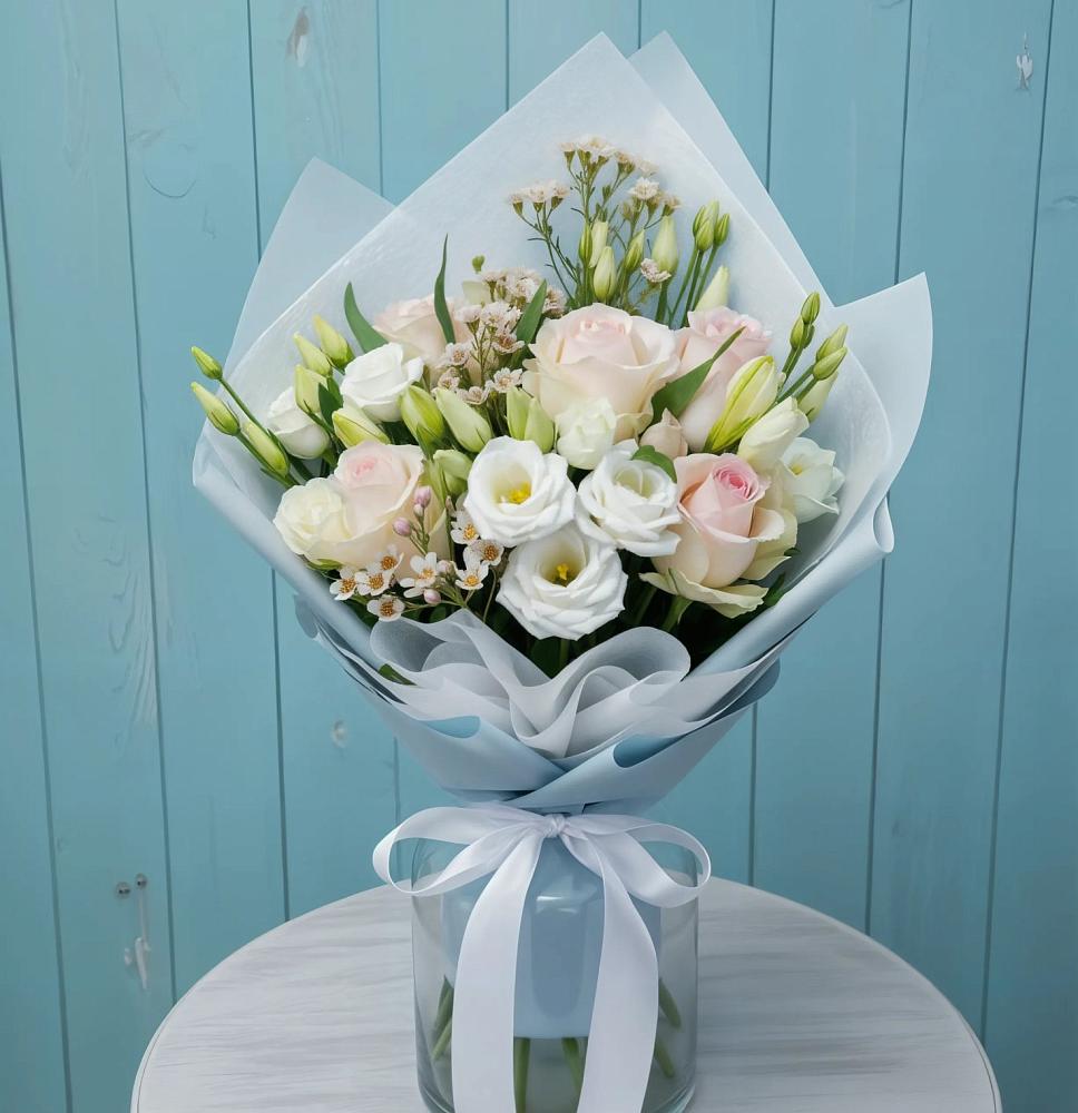 Букет цветов из: Розы и Лизиантусы в Усть-Ишиме