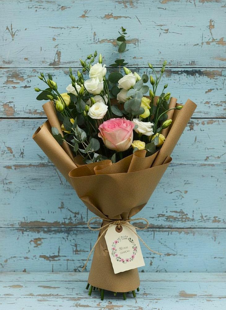 Букет цветов из: Розы и Лизиантусы в Усть-Ишиме