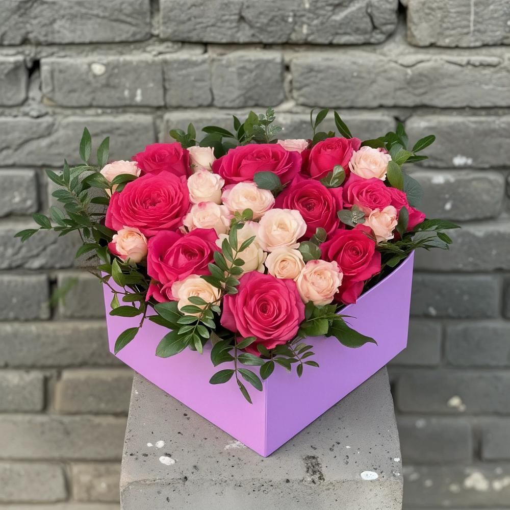 Цветочная композиция из Розы в коробке в Усть-Ишиме
