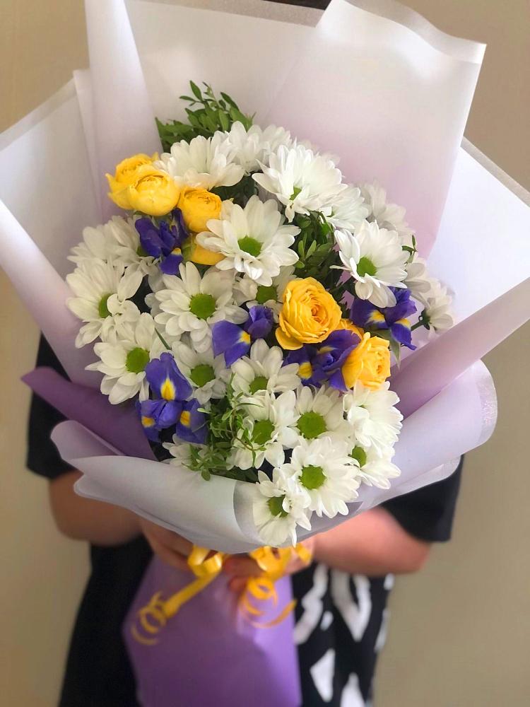 Букет цветов из: Ирисы, Хризантемы и Розы в Усть-Ишиме