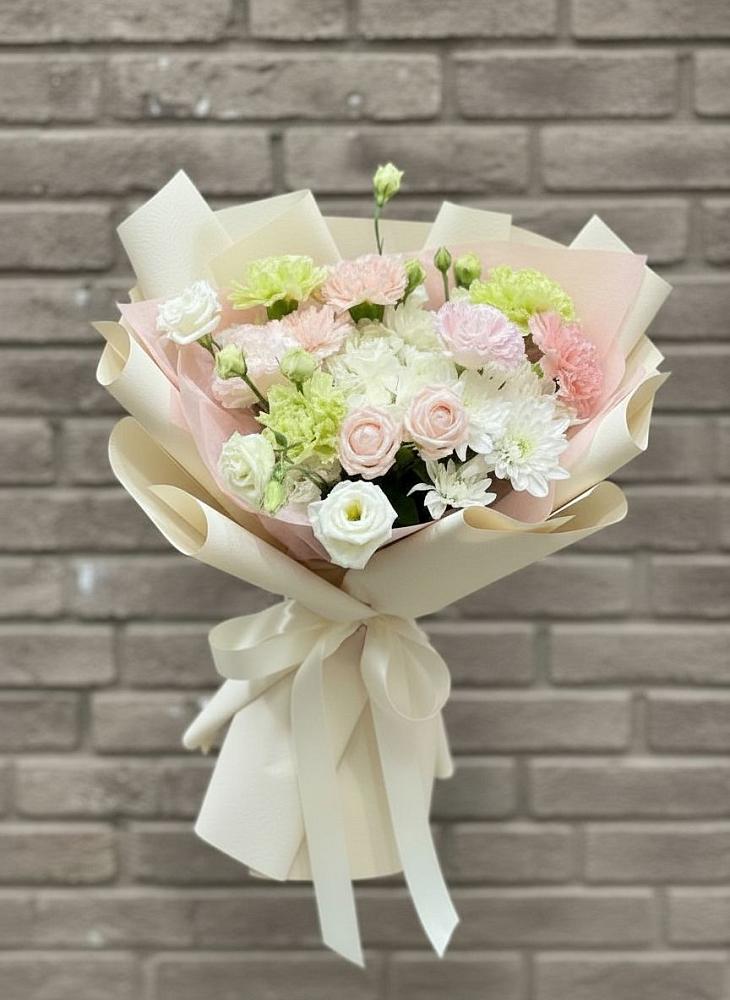 Букет цветов из: Гвоздики, Розы, Лизиантусы и Хризантемы в Усть-Ишиме