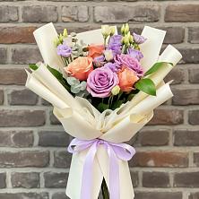 Букет цветов из:  Лизиантусы и Розы в Усть-Ишиме