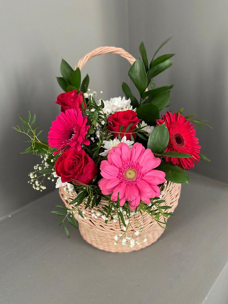 Цветочная композиция из Розы, Хризантемы и Герберы в корзине в Усть-Ишиме