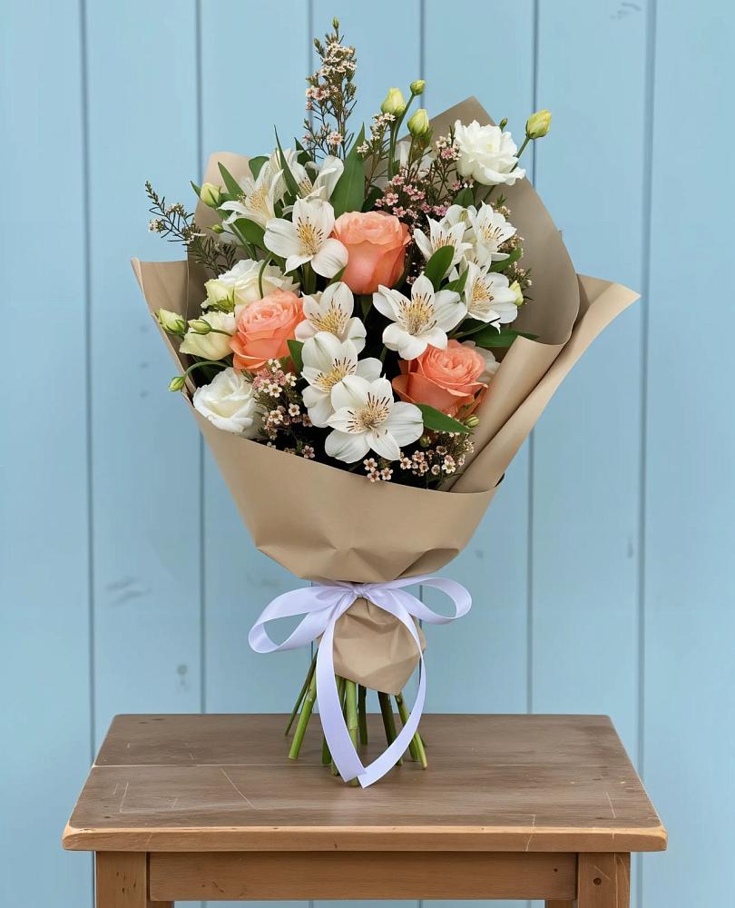 Букет цветов из: Альстромерии, Лизиантусы, Розы и Хризантемы в Усть-Ишиме
