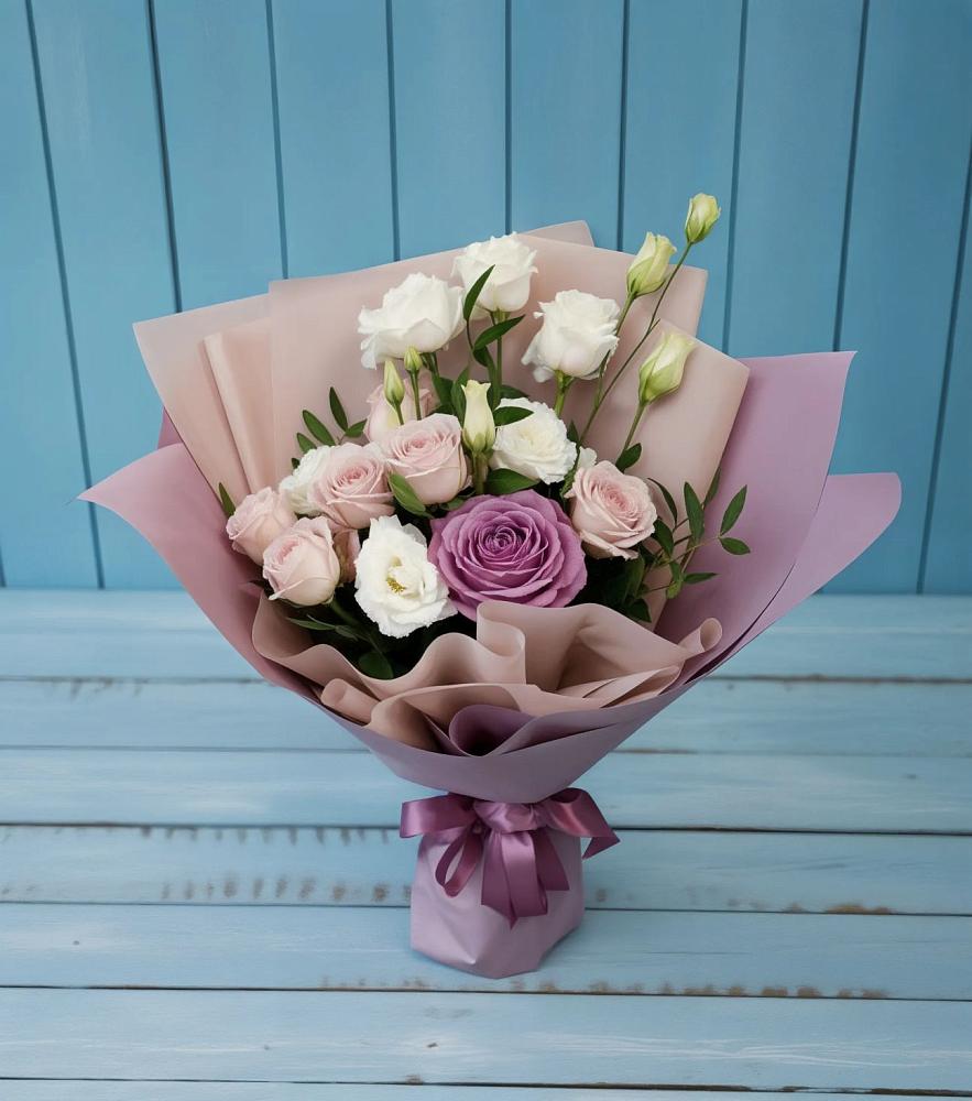 Букет цветов из: Розы и Лизиантусы в Усть-Ишиме